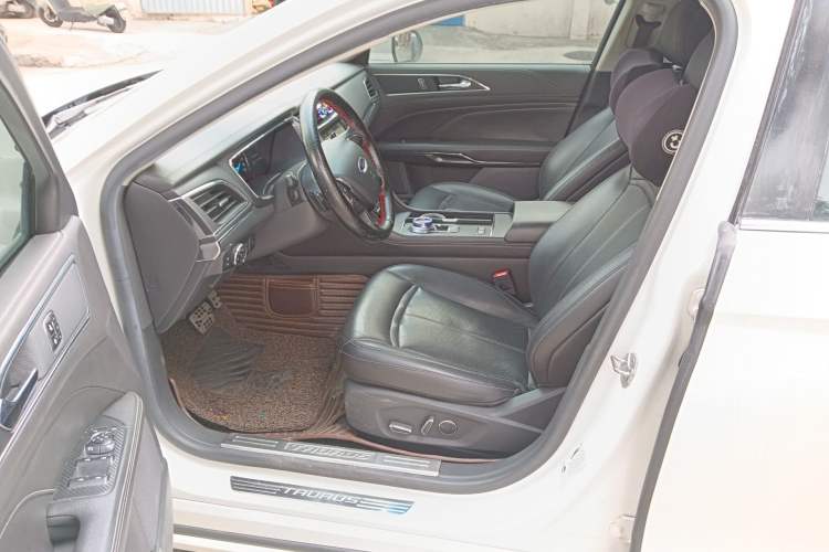 Used Ford Taurus 2017 EcoBoost 245 Fashion Edition Left Front Seat