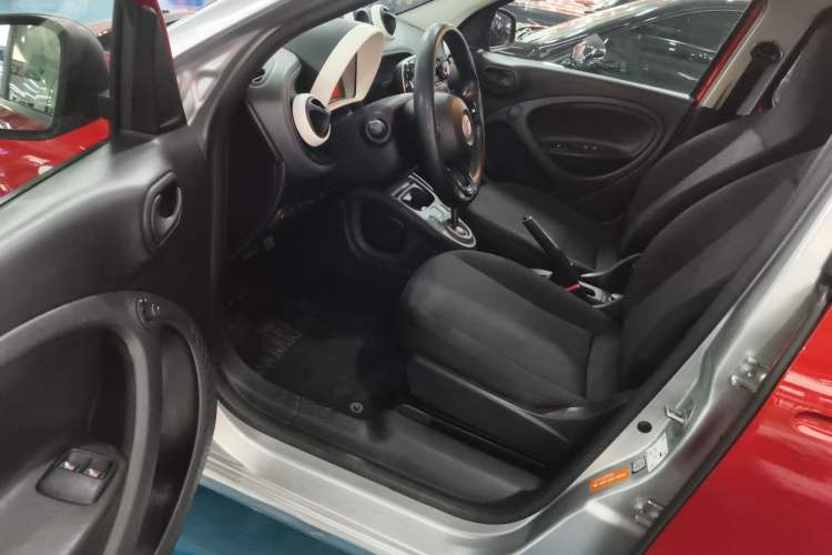 Used smart forfour 2018 1.0L 52 kW Dynamic Edition
