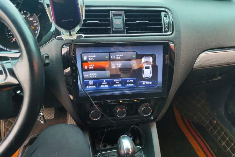 Used Volkswagen Sagitar 2015 1.6L Automatic Comfort Model
