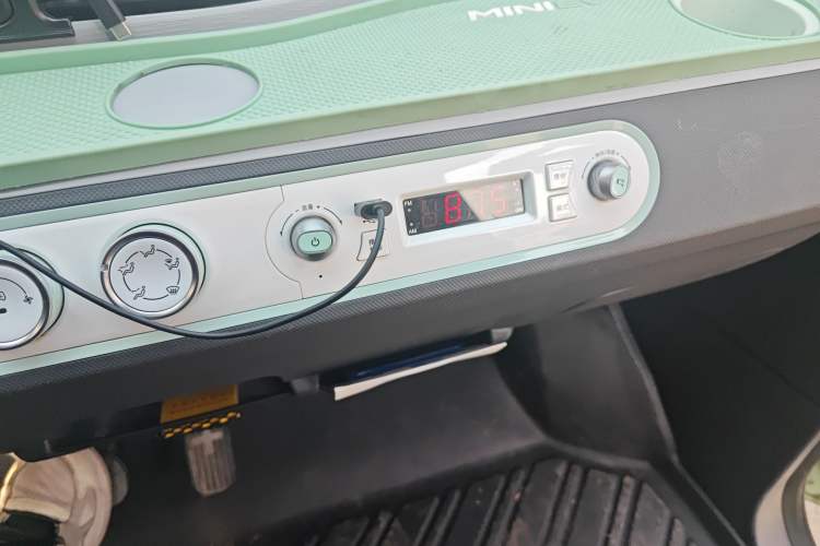 Used Wuling Hongguang MINIEV 2021 Macaron Premium Model – Lithium Iron Phosphate Audio And AC Panel