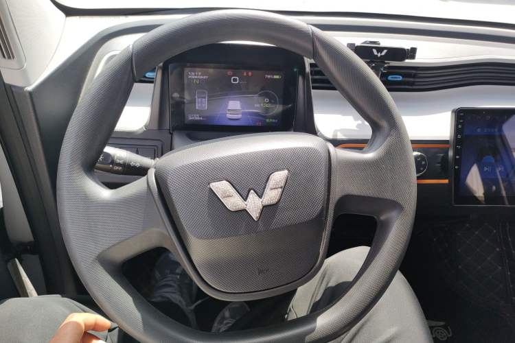 Used Wuling Hongguang MINIEV 2020 Enjoyment Model Lithium Iron Phosphate Steering Wheel
