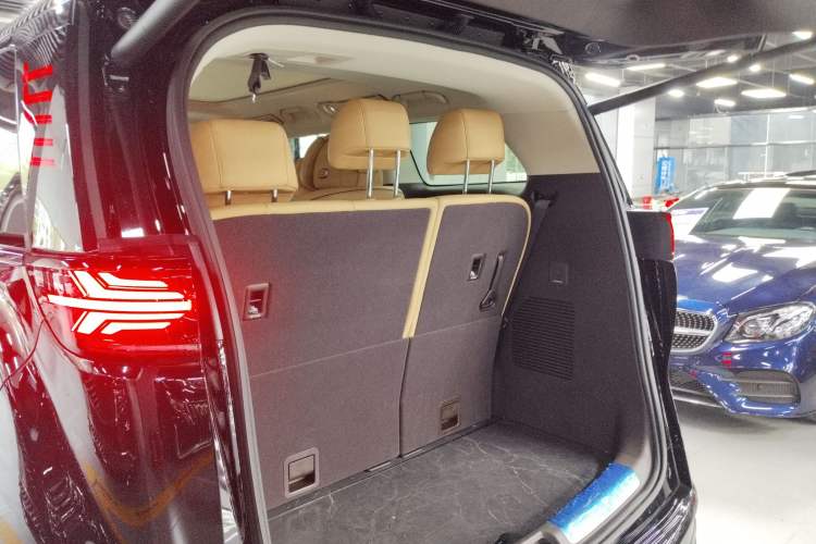 Used Denza D9 2024 DM-i 980 Four-Wheel Drive Prestige Model Trunk