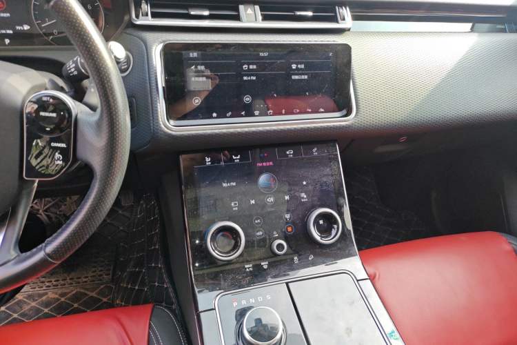 Used Land Rover Range Velar 2019 250 PS Audio And AC Panel