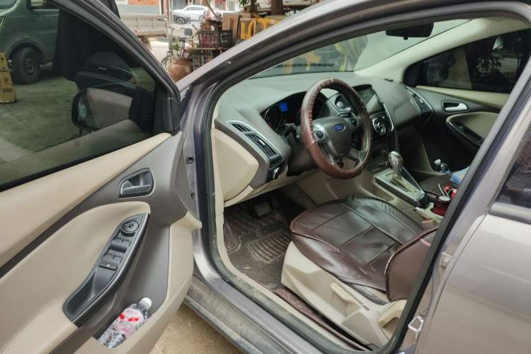 Used Ford Focus 2012 Sedan 1.6L Automatic Fashion Edition
