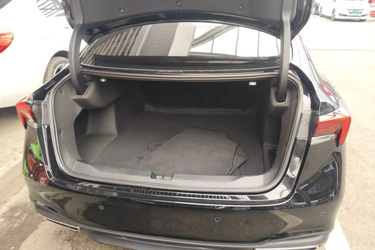 Used Buick LaCrosse 2025 28T Platinum Edition
