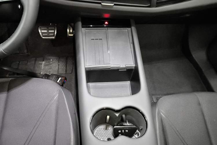 Used Volkswagen ID.UNYX 2024 Pro Long-Range Version Gear Lever