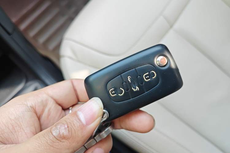 Used Peugeot 308 2012 1.6L Manual YouShang Edition
