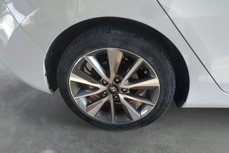 Used Hyundai Elantra (5th Generation / Langdong) 2015 1.6L Automatic Leading Model