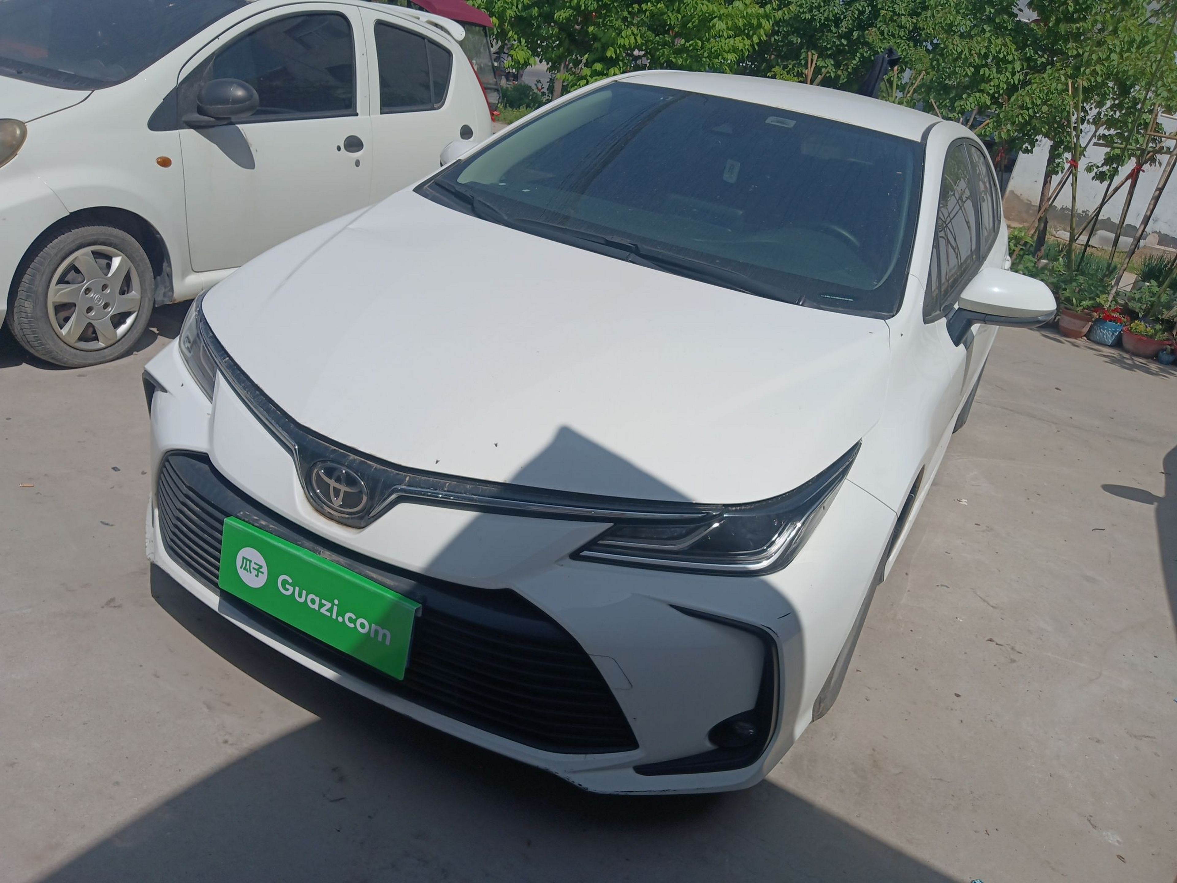 Под передней частью автомобиля