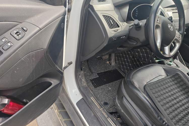 Used Hyundai ix35 2015 2.0L Automatic 2WD Smart Type China IV Driver Seat