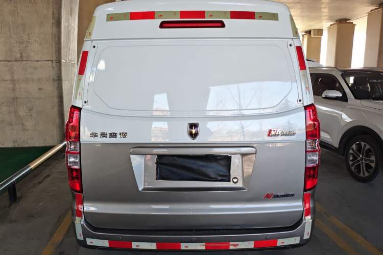 Used Jinbei New Hiace S 2023 1.5L Wealth Edition Van 2/5-Seater Non-Air-Conditioned Version SWC15M

