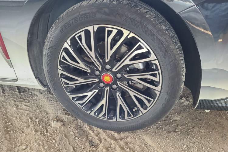 Used Hongqi H5 2024 2.0T Automatic Smart Connect Flagship Edition
