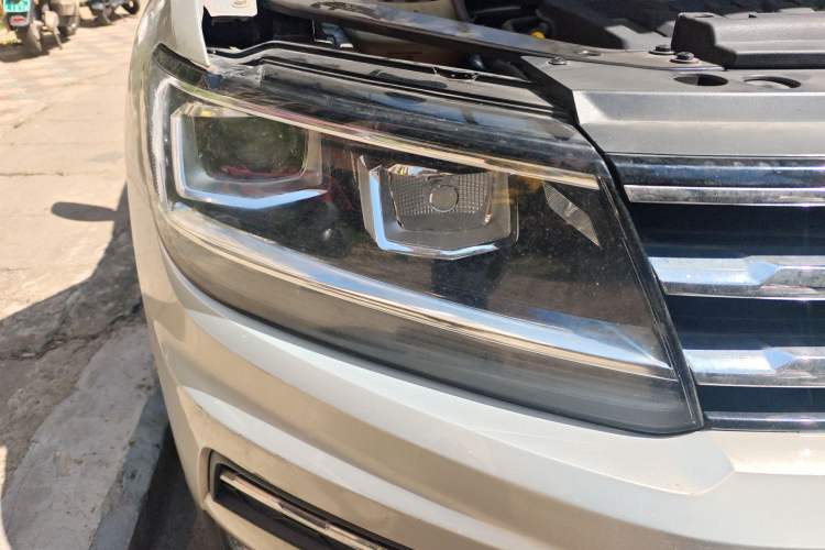 Used Volkswagen Tiguan L 2018 330TSI Automatic Two-Wheel Drive Luxury Edition Right Front Headlight