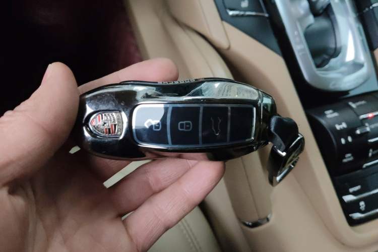 Used Porsche Cayenne 2014 Cayenne Platinum Edition 3.0T Vehicle Key