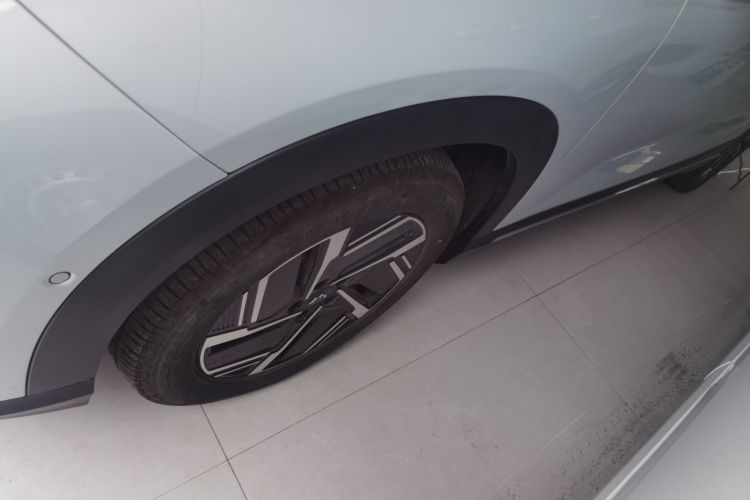 Used Wuling Xingguang S 2025 Model 510 km Flagship Version Left Front Wheel Hub