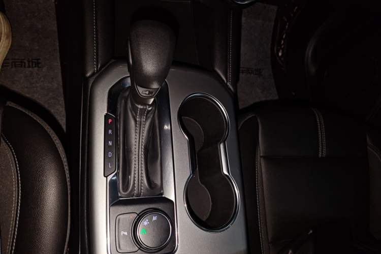 Used Chevrolet Blazer 2022 Mild Hybrid 650T 7-Seater Model Edition Gear Lever