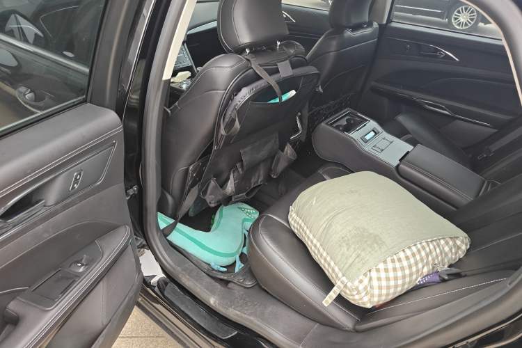 Used Ford Taurus 2018 EcoBoost 245 Premier Edition China VI Standard Left Rear Seat