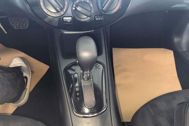 Used Nissan Tiida 2014 1.6L CVT Comfort Model Gear Lever