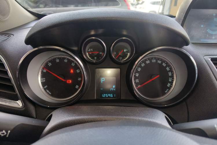 Used Buick Encore 2015 1.4T Automatic Two-Wheel Drive Urban Elite Version Instrument Cluster