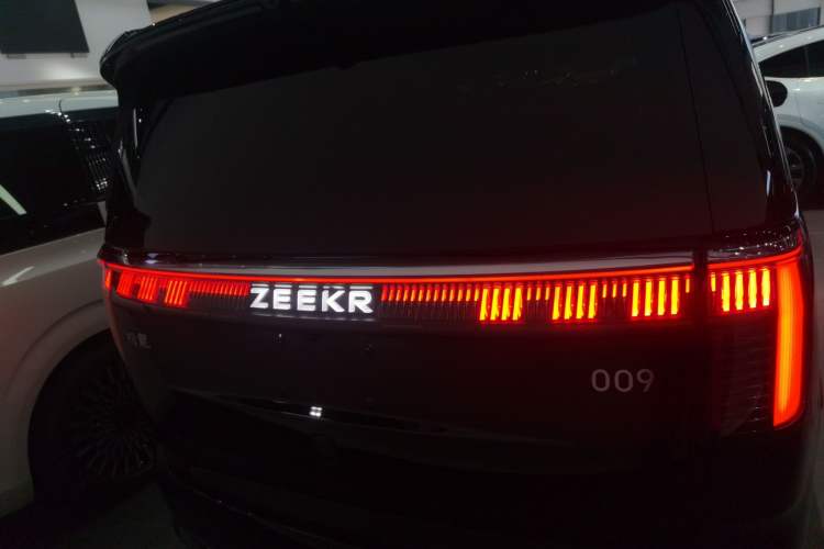 Used Zeekr 009 2024 Six-Seat Executive Version 4WD 108 kWh
