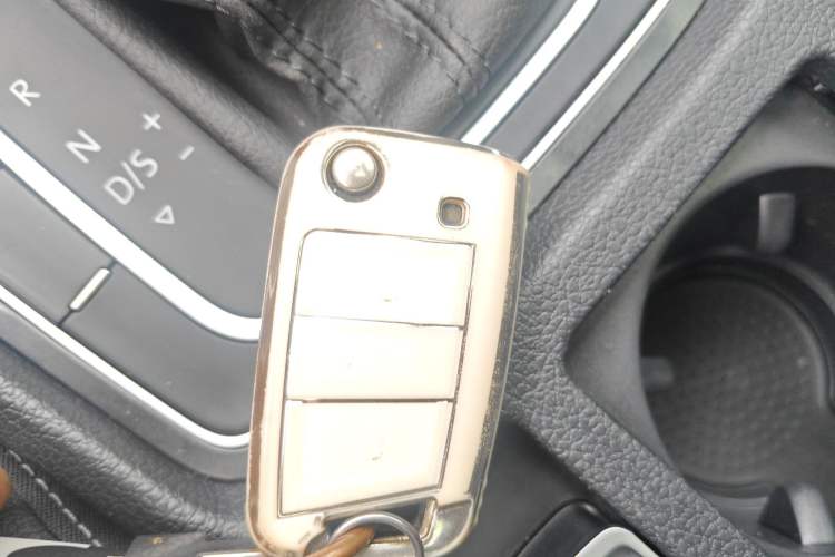 Used Volkswagen Golf 2020 Zhiai Edition 280TSI DSG Luxury Model Vehicle Key