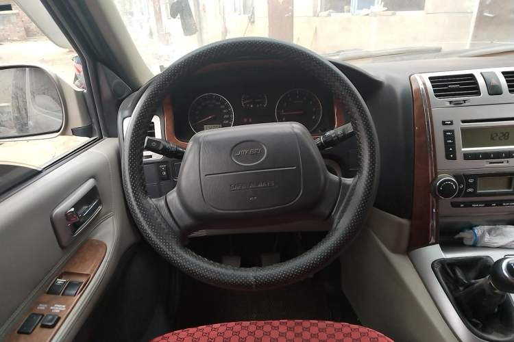 Used Jinbei Grace 2015 2.0L Classic Edition Standard Model Long Wheelbase 7/9 Seats Steering Wheel