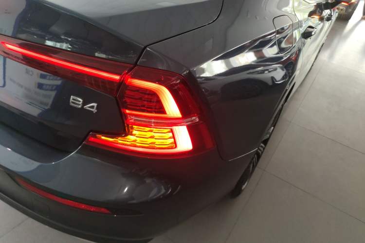 Used Volvo S60 2022 B4 Zhiyuan Luxury Edition