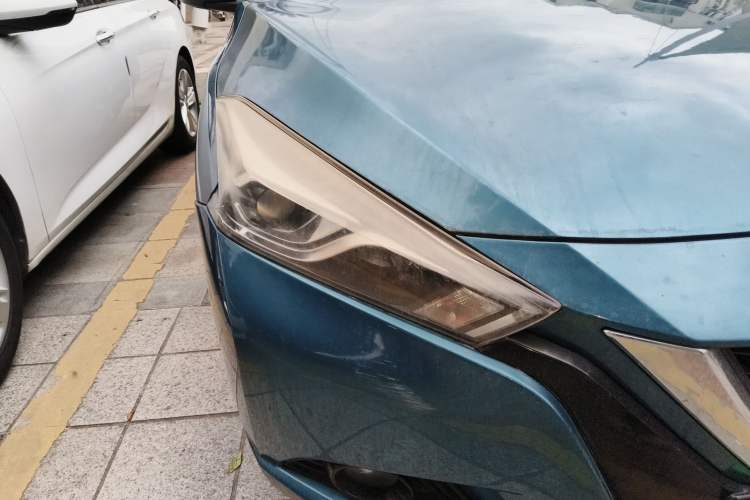 Used Nissan Lannia 2016 1.6L CVT Cool Edition Right Front Headlight