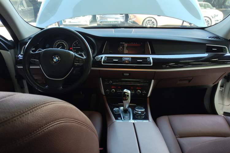 Used BMW 5 Series GT 2015 535i Leading Model