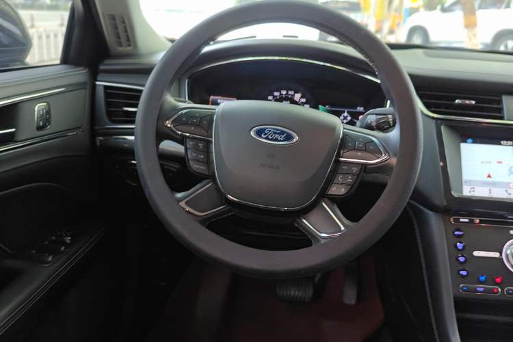 Used Ford Taurus 2015 EcoBoost 245 Luxury Model
