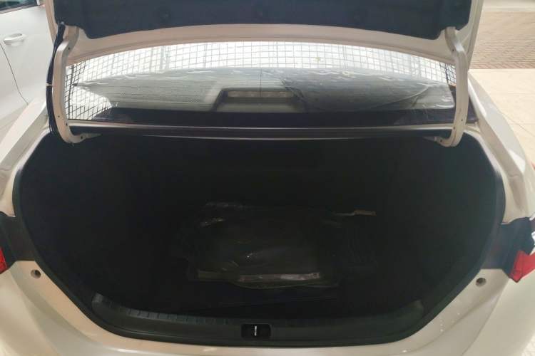 Used Toyota Corolla 2018 Dual-Engine 1.8L E-CVT Smart Edition Trunk