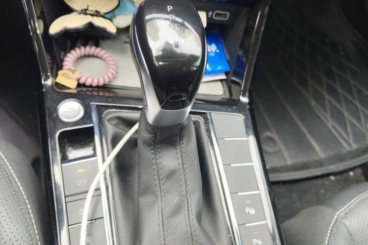 Used Volkswagen Passat 2022 330TSI Starry Luxury Edition Gear Lever