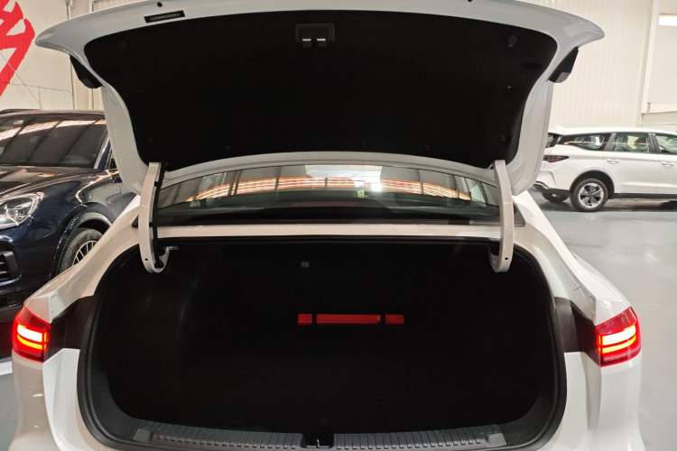 Used Roewe D6 2025 450km Deluxe Edition
