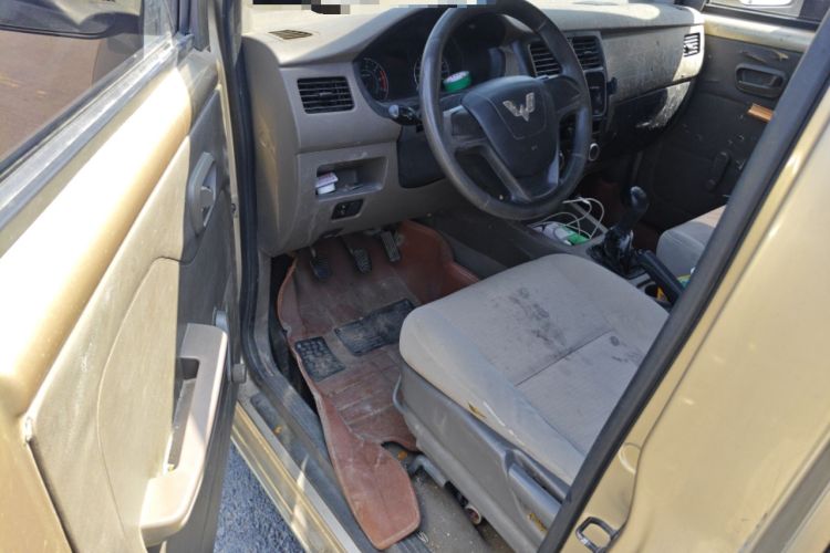 Used Wuling Rongguang V 2016 1.5L Practical Version Driver Seat