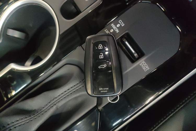 Used Toyota Highlander 2022 Dual-Engine 2.5L Four-Wheel Drive Prestige Version 7 Seats
