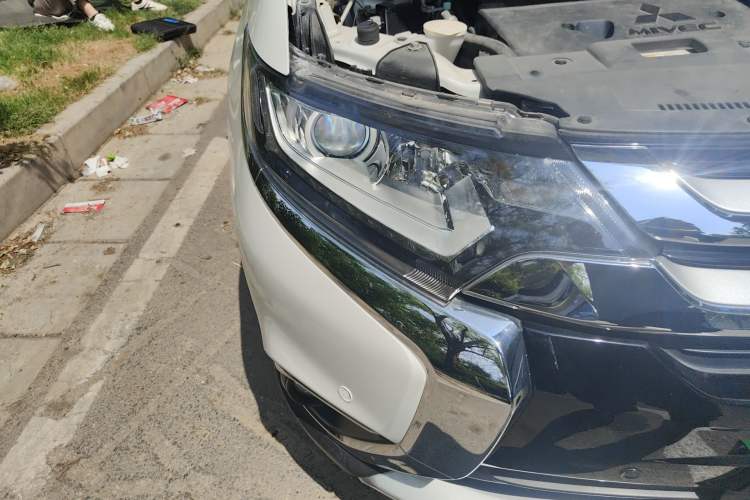 Used Mitsubishi Outlander 2017 2.0L Two-Wheel Drive Glory Edition 5 Seats Right Front Headlight