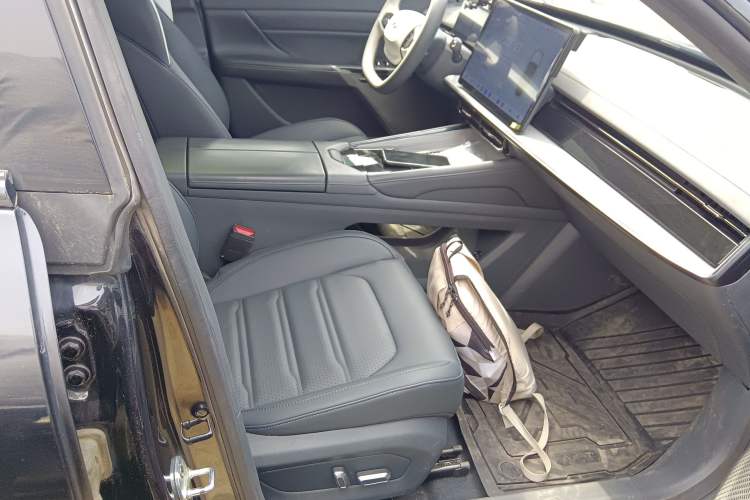 Used Dongfeng eπ eπ007 2024 530 Pro Version Right Front Seat