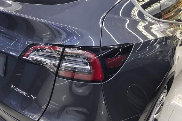 Used Tesla Model Y 2021 Long-Range All-Wheel-Drive Version
