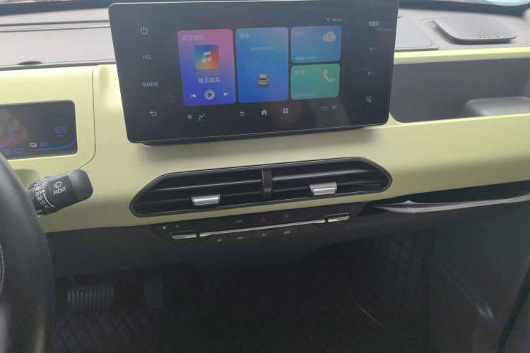 Used Geely Galaxy Panda 2023 Panda Mini 200km Endurance Bear Audio And AC Panel