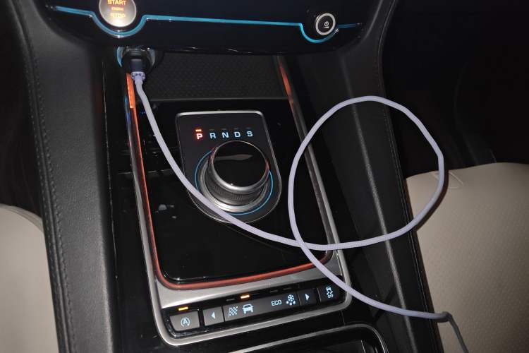 Used Jaguar F-PACE 2016 3.0 SC Four-Wheel Drive S High-Performance First-Edition Limited Model