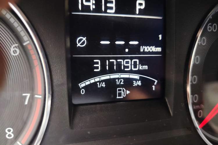 Used Volkswagen Santana 2017 Haval H9 1.6L Automatic Comfort Edition Odometer Close Up