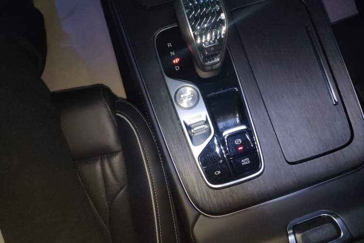 Used GAC Trumpchi GS8 2024 Linghang Series 2.0 TGDI Two-Wheel Drive Luxury Smart Connectivity Version Gear Lever