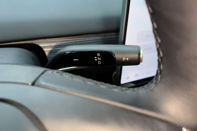 Used ONVO L60 2024 60 kWh Rear-Drive Version Gear Lever