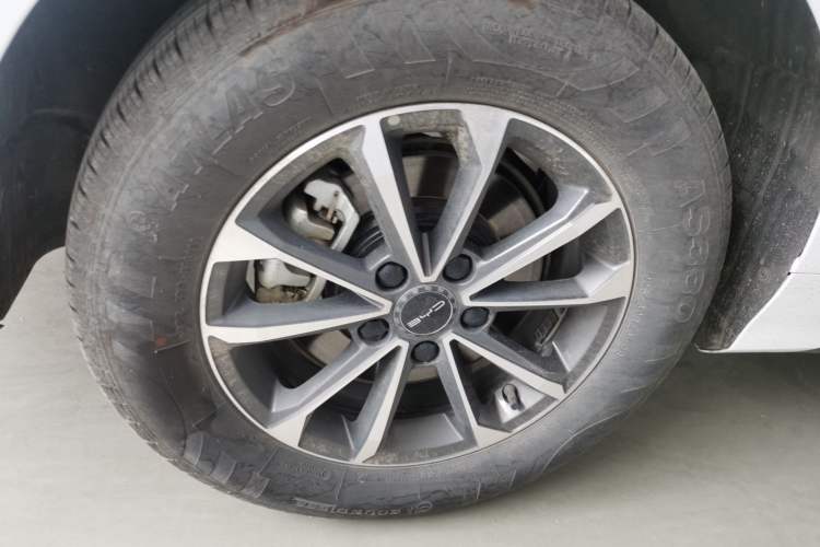 Used BYD Destroyer 05 2024 HONOR Edition DM-i 55KM Luxury Model Right Rear Wheel Hub