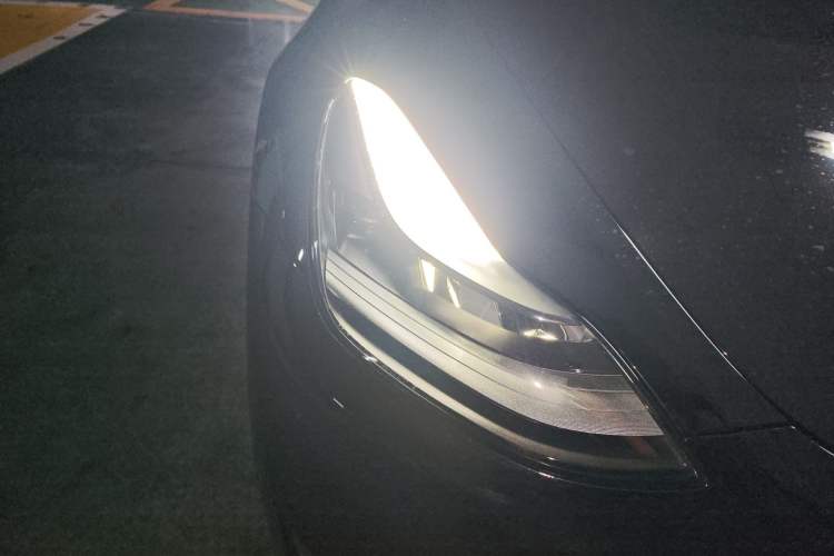 Used Tesla Model Y 2023 Long-Range All-Wheel-Drive Version Right Front Headlight