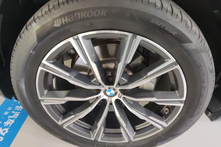 Used BMW X5 2022 Restyled xDrive 30Li M Sport Package Left Front Wheel Hub