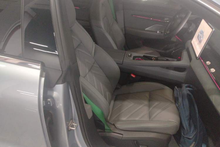 Used Zeekr 001 2023 WE Edition 100 kWh Right Front Seat