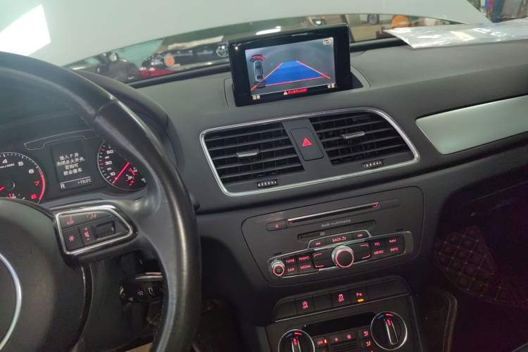 Used Audi Q3 2017 35 TFSI Fashion Model Audio And AC Panel