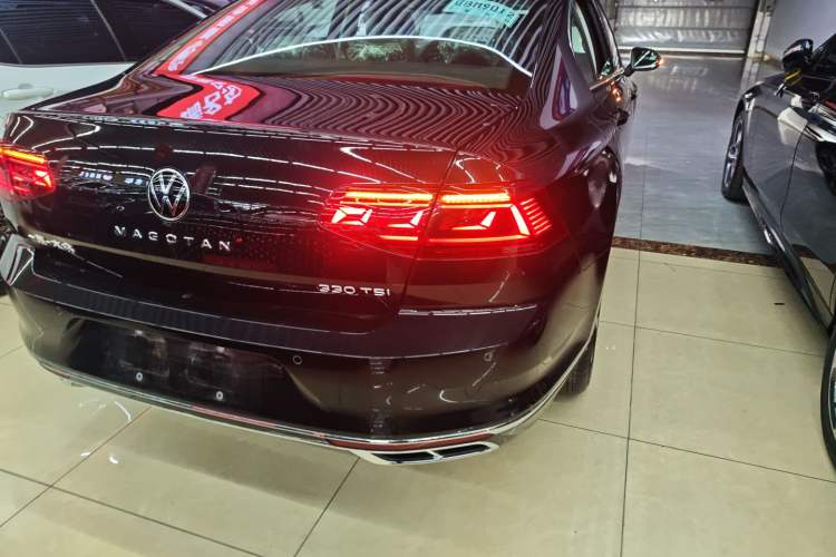 Used Volkswagen Magotan 2023 2 Million Units Limited Edition 330TSI DSG Leading Version Right Rear Taillight