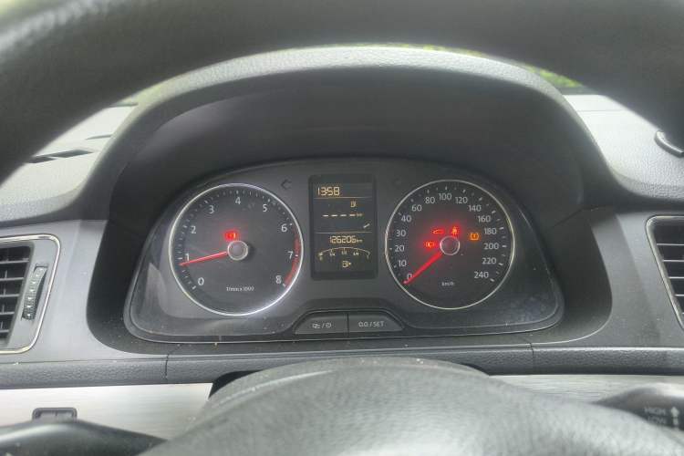 Used Volkswagen Lavida 2013 Restyled Classic 1.6L Manual Comfort Edition